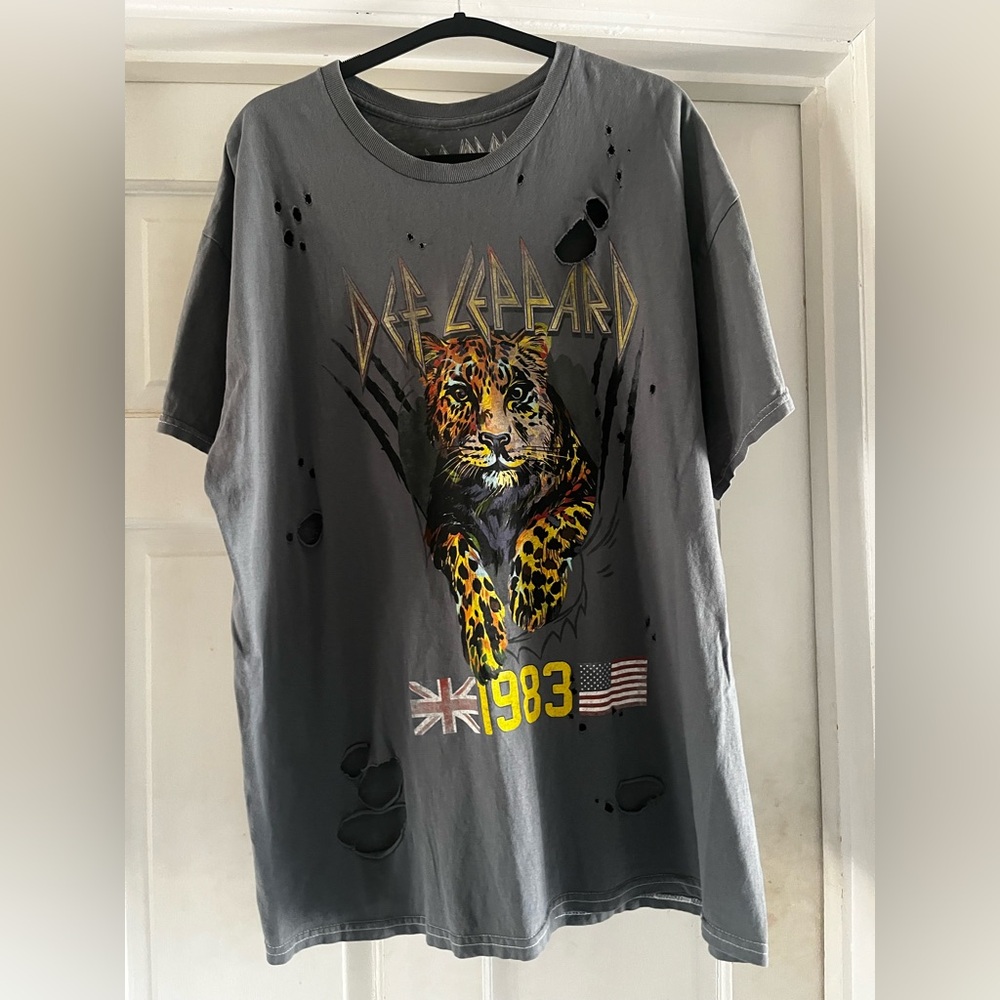 Def Leppard Graphic Tee with Leopard Design